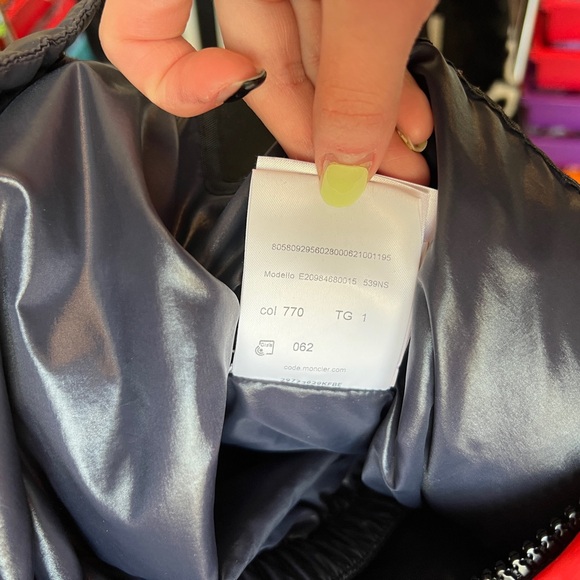 Moncler women down jacket. - Picture 5 of 6